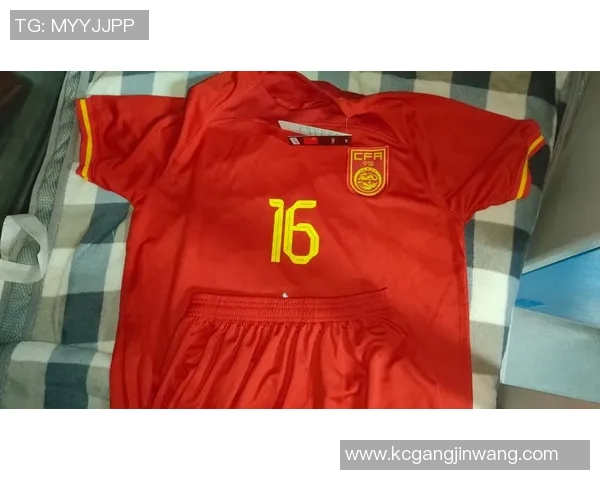 揭秘足球明星同款球衣尺码选择技巧让你轻松找到适合自己的完美装备