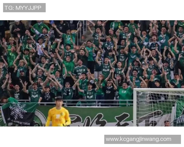 足球明星是否曾到呼和浩特参与友谊赛引发球迷热议