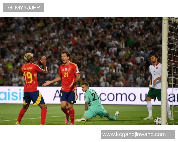 19岁足球明星在比赛中受伤视频引发球迷热议与担忧